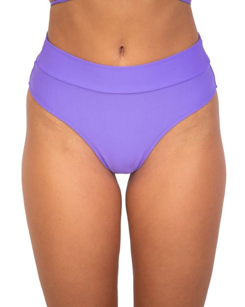 Vedetina Carmina Aleli